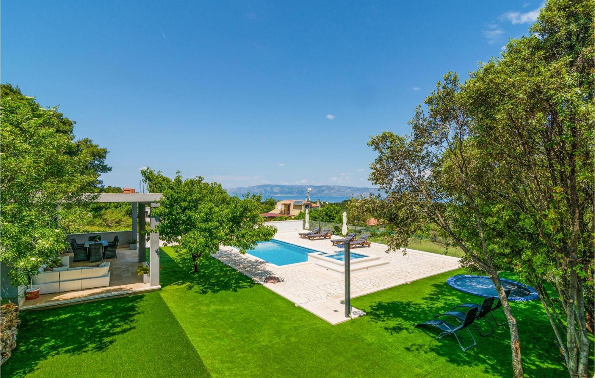Holiday home Lovely In With Jacuzzi Poljica (Hvar)